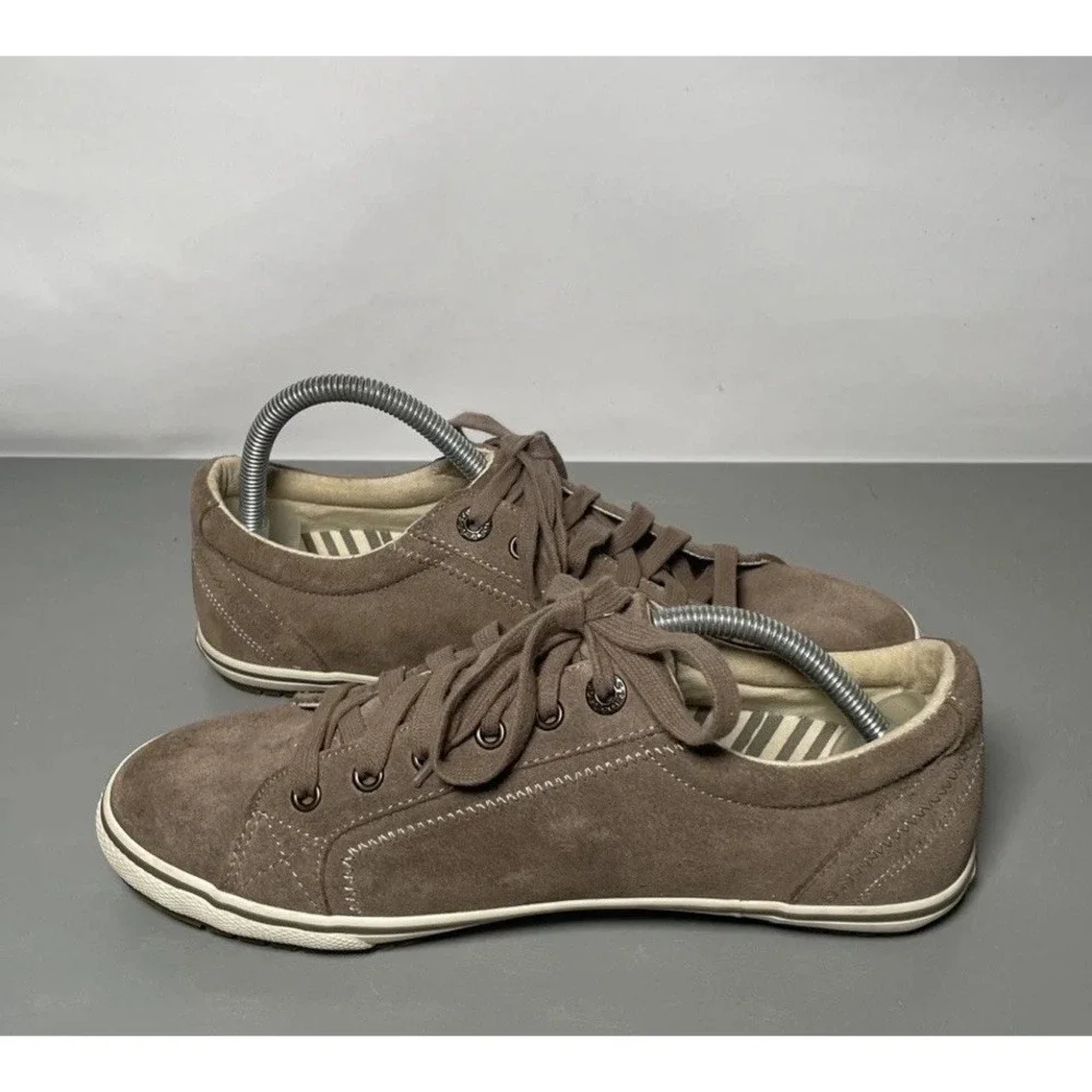 Taos Retro Star Sneakers Womens 9.5 Taupe Suede Low Top Lace Up Comfort Shoes